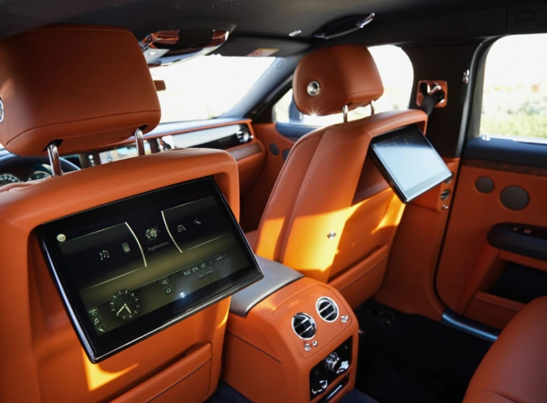 Rolls Royce Ghost interior and exterior views - Image 8