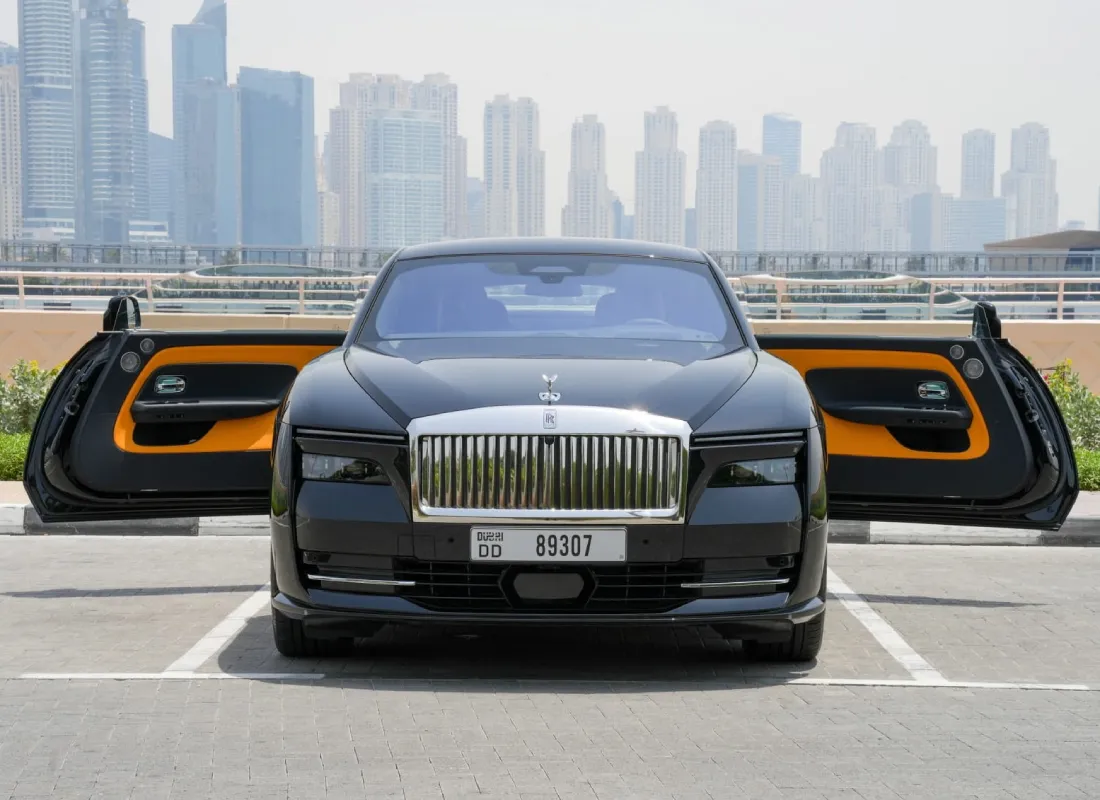Rolls Royce Spectre interior and exterior views - Image 3