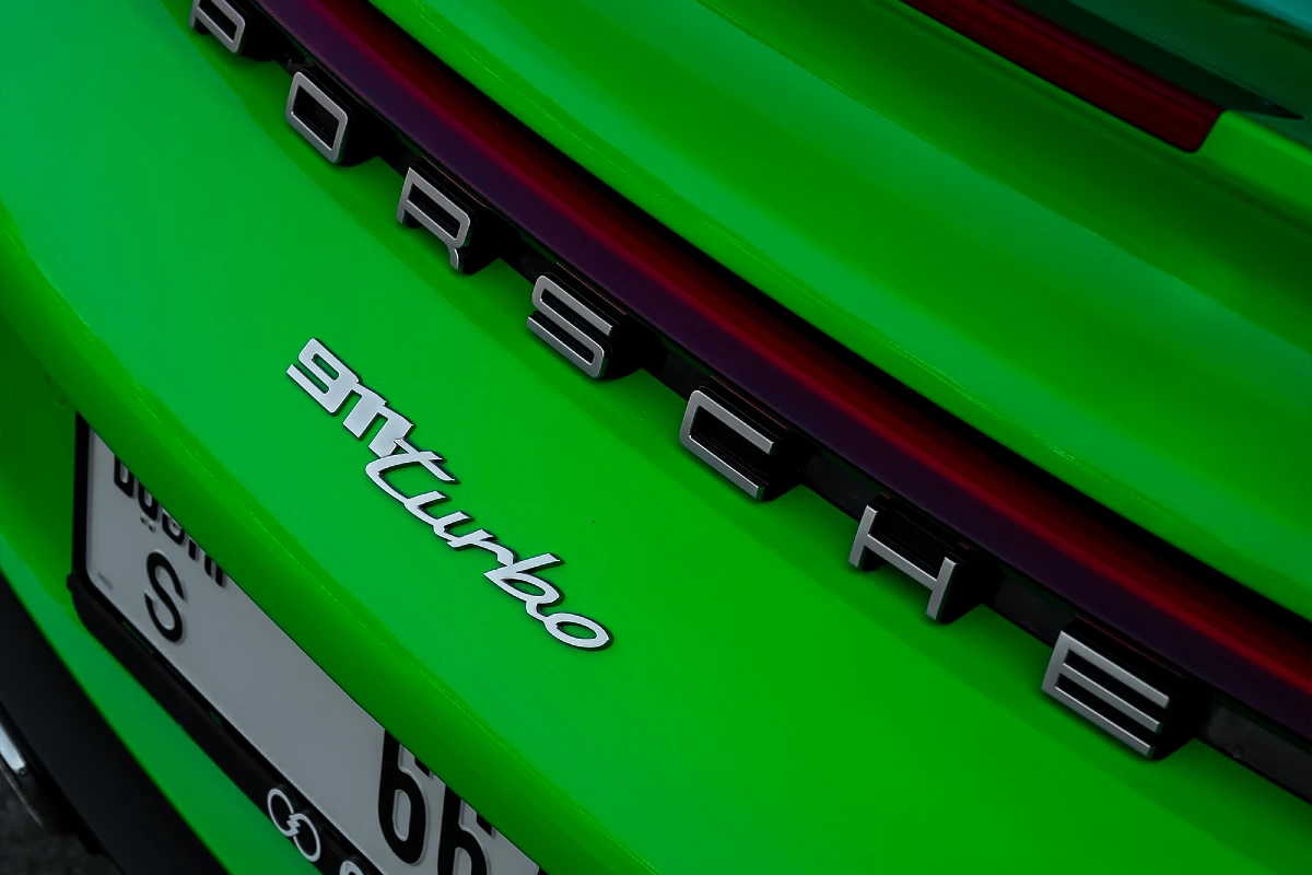 Porsche 911 Turbo interior and exterior views - Image 4