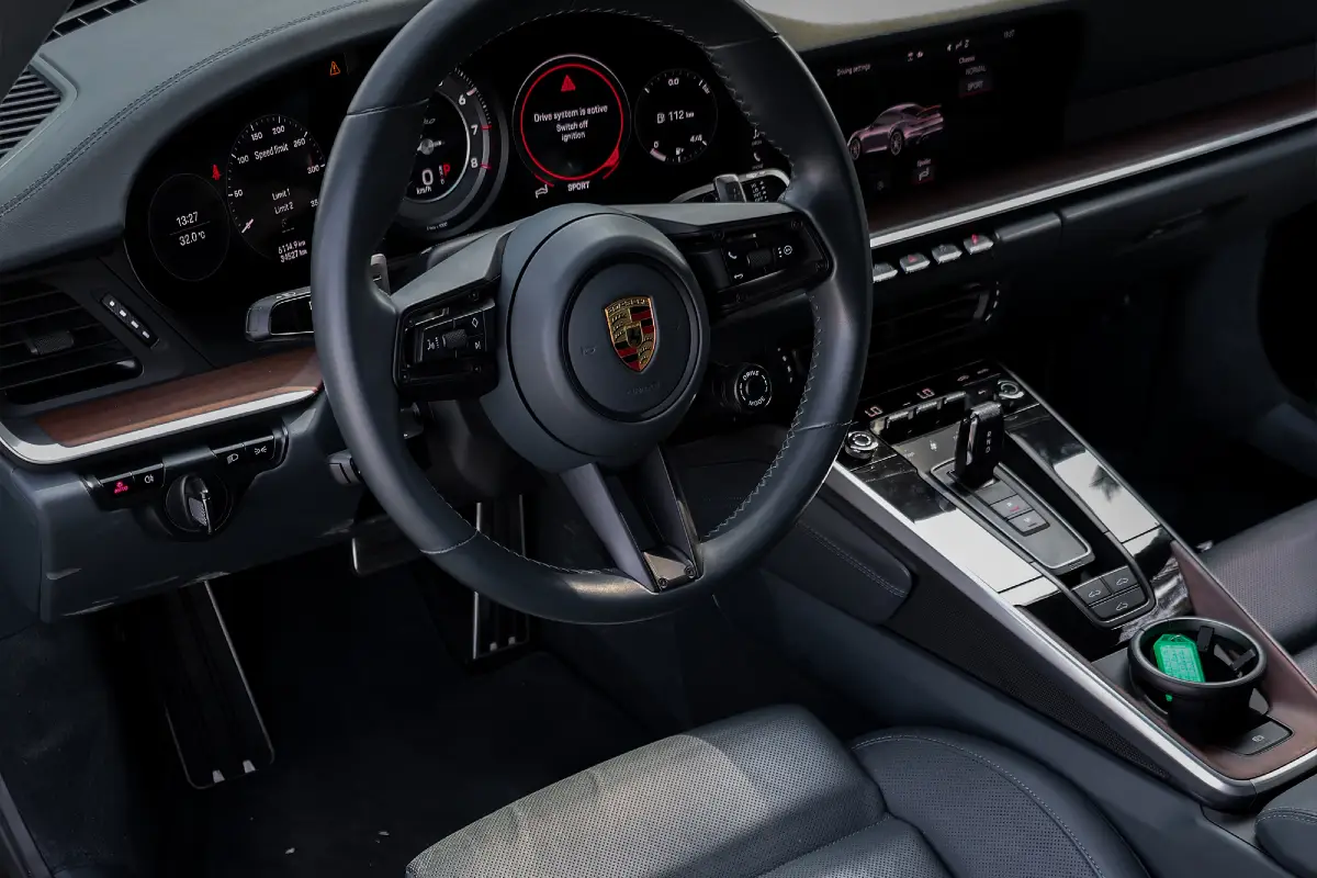Porsche 911 Turbo interior and exterior views - Image 5