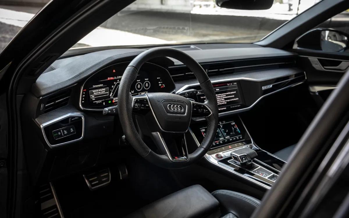 Audi RS6 Avant interior and exterior views - Image 4