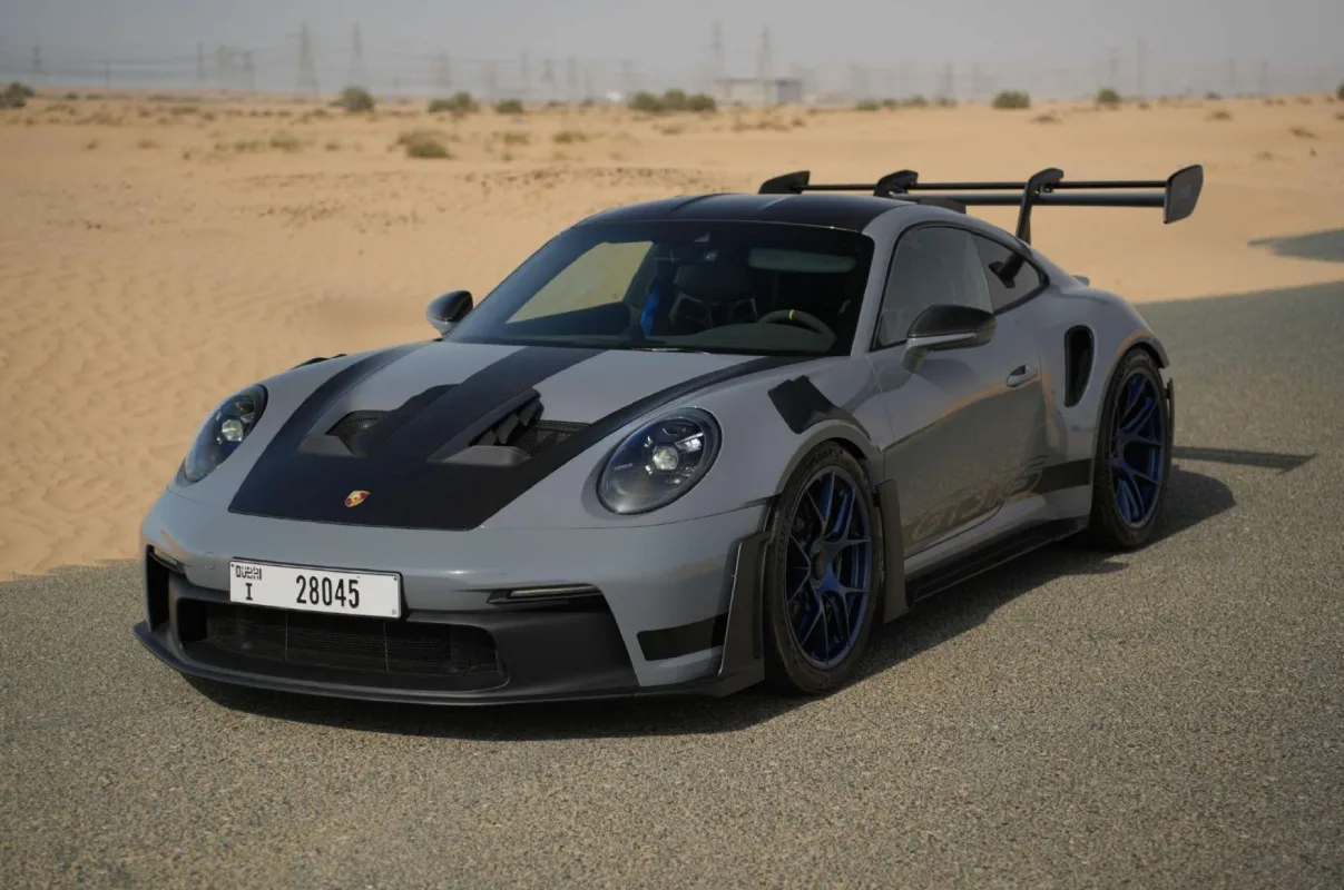 Porsche 911 GT3 RS interior and exterior views - Image 1