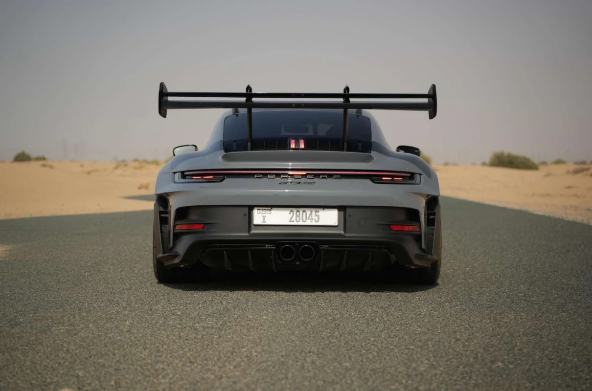 Porsche 911 GT3 RS interior and exterior views - Image 4