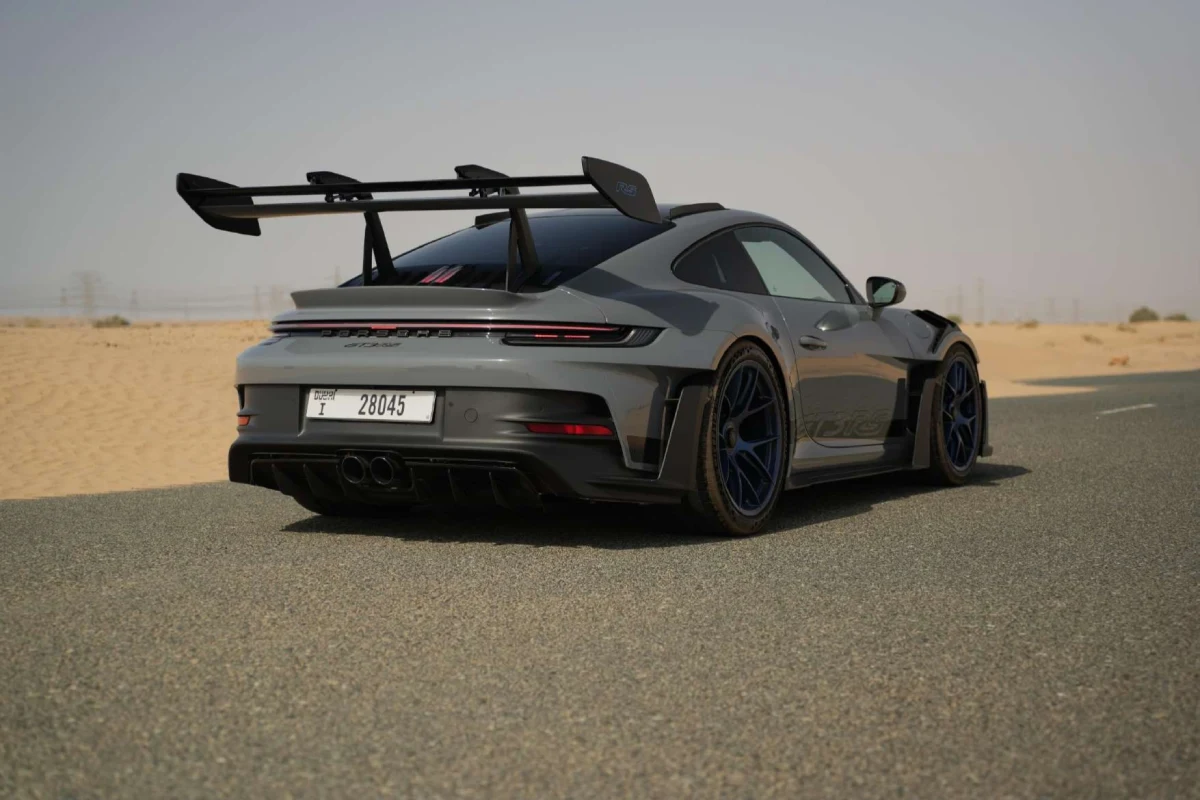 Porsche 911 GT3 RS interior and exterior views - Image 5