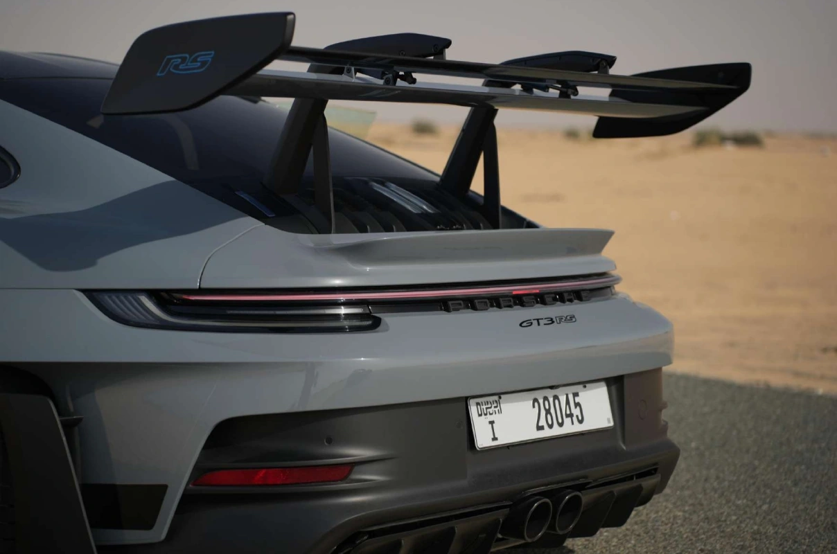 Porsche 911 GT3 RS interior and exterior views - Image 6