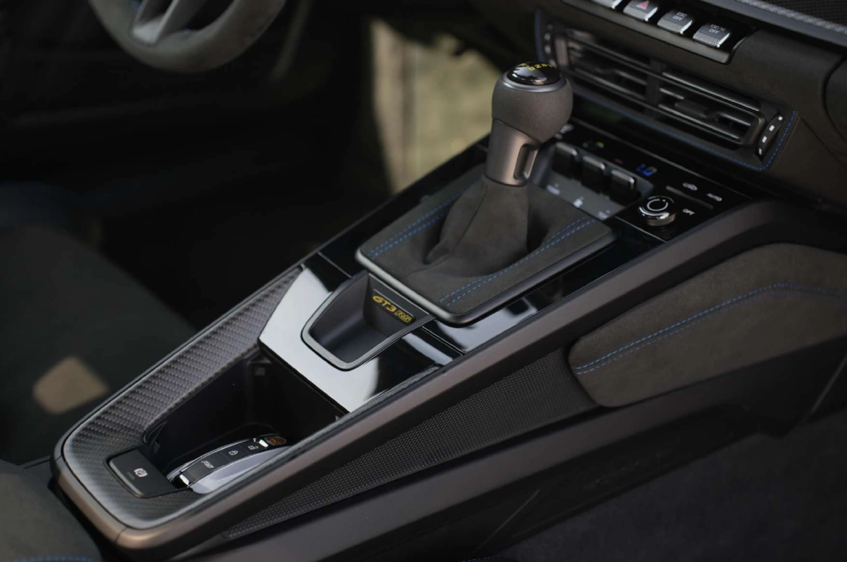 Porsche 911 GT3 RS interior and exterior views - Image 8