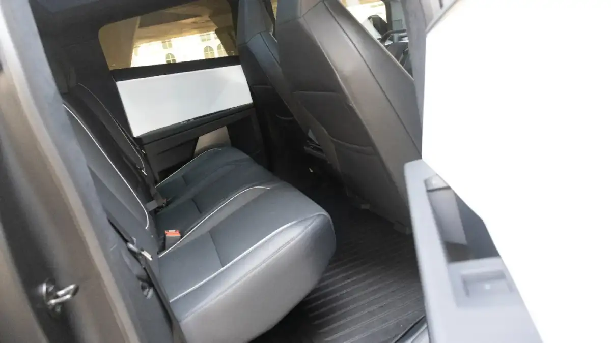 Tesla Cybertruck interior and exterior views - Image 7