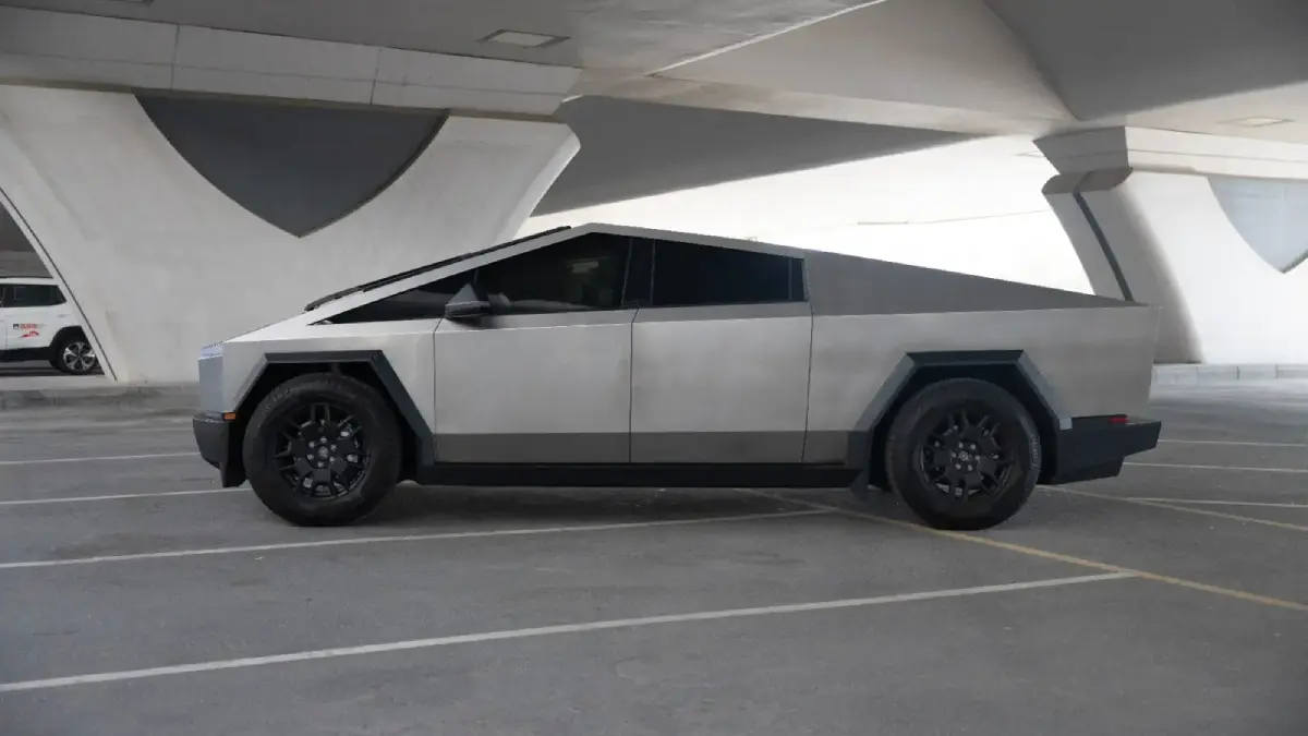 Tesla Cybertruck interior and exterior views - Image 2