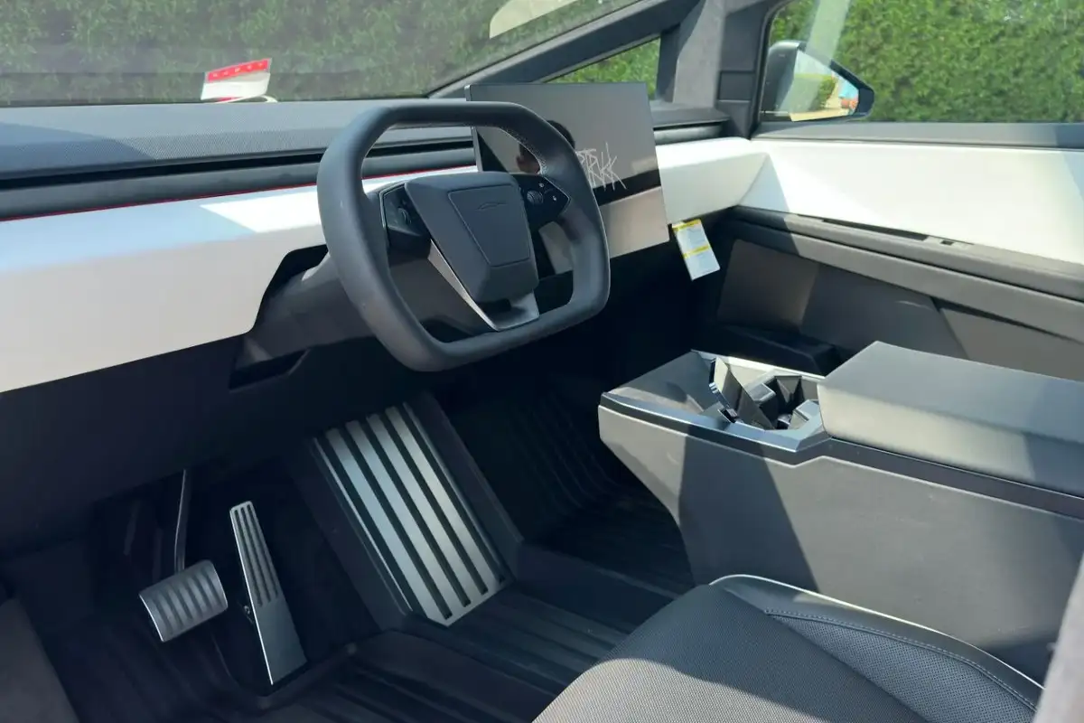 Tesla Cybertruck Dual Motor interior and exterior views - Image 4
