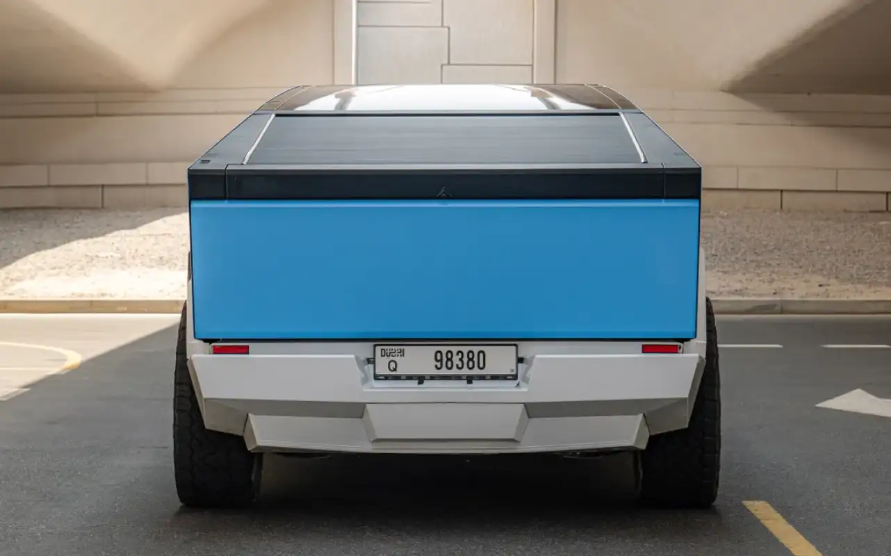 Tesla Cybertruck interior and exterior views - Image 4