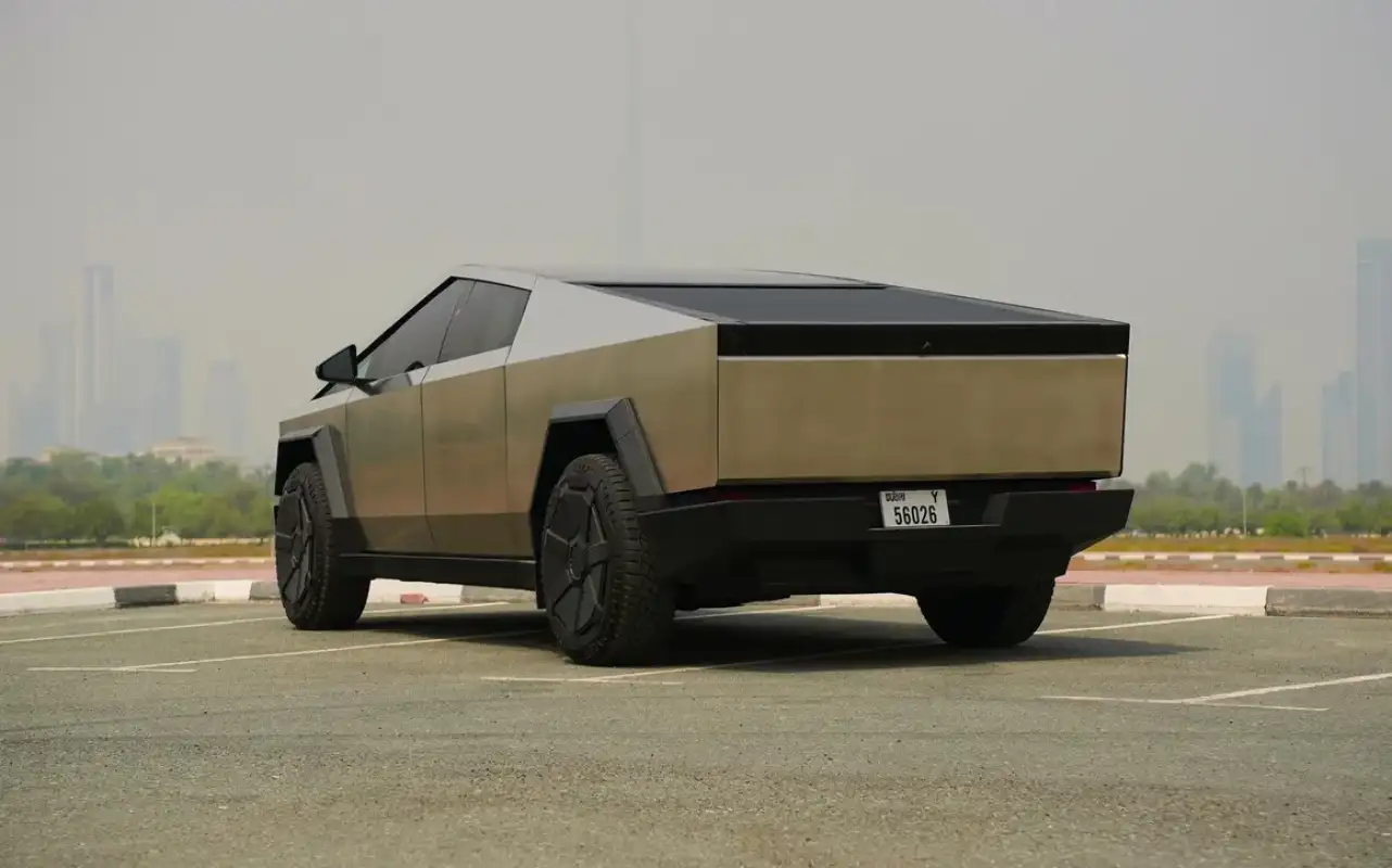 Tesla Cybertruck interior and exterior views - Image 2