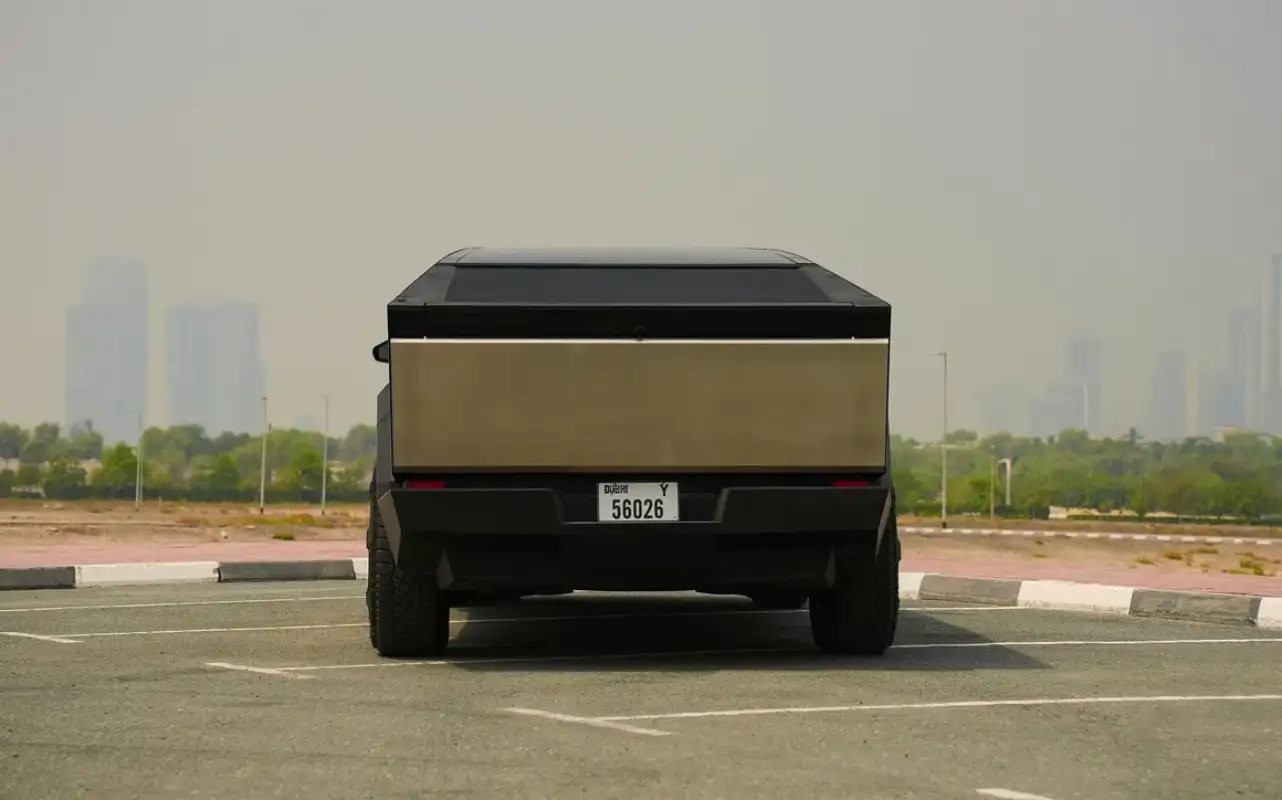 Tesla Cybertruck interior and exterior views - Image 3