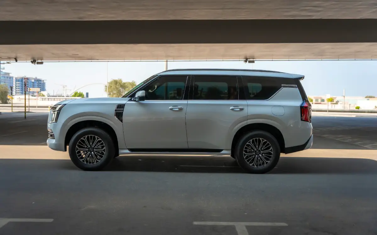 Nissan Patrol Platinum V6 interior and exterior views - Image 3