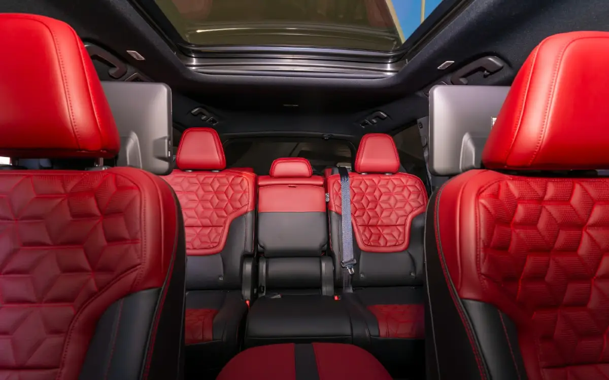 Nissan Patrol Platinum V6 interior and exterior views - Image 7