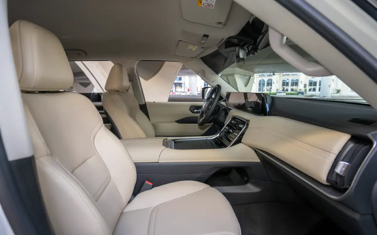 Nissan Patrol Platinum SE interior and exterior views - Image 6