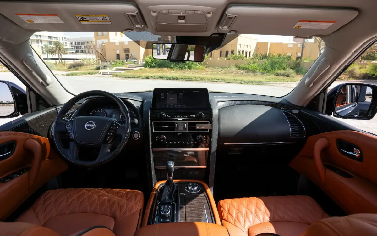Nissan Patrol Platinum V6 interior and exterior views - Image 6