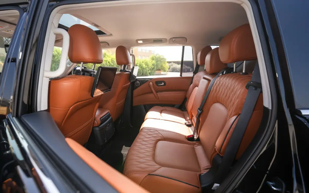 Nissan Patrol Platinum V6 interior and exterior views - Image 8