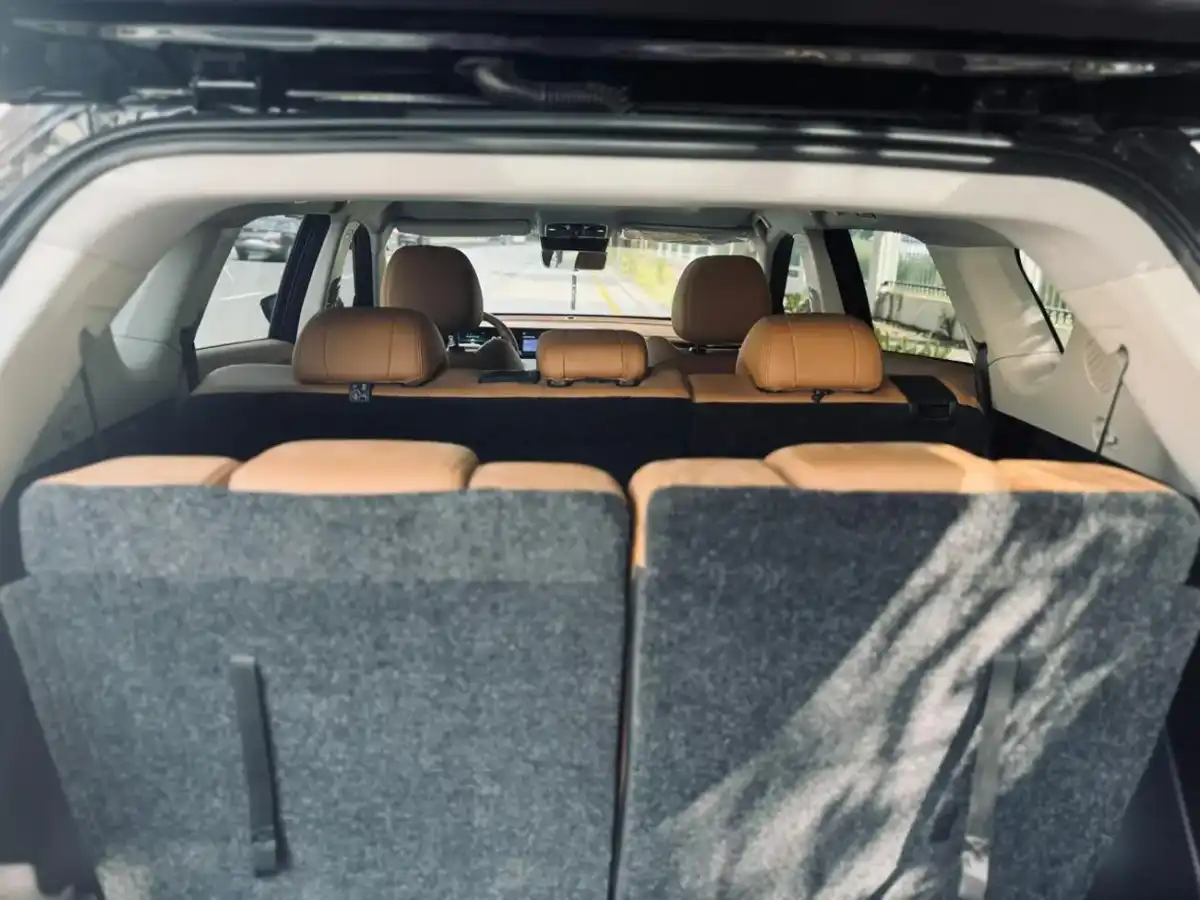 Jetour X70 Plus interior and exterior views - Image 4
