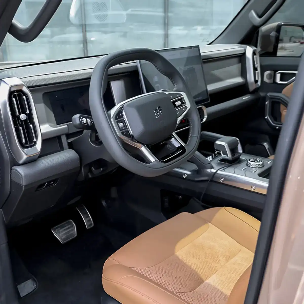 Jetour T2 interior and exterior views - Image 5