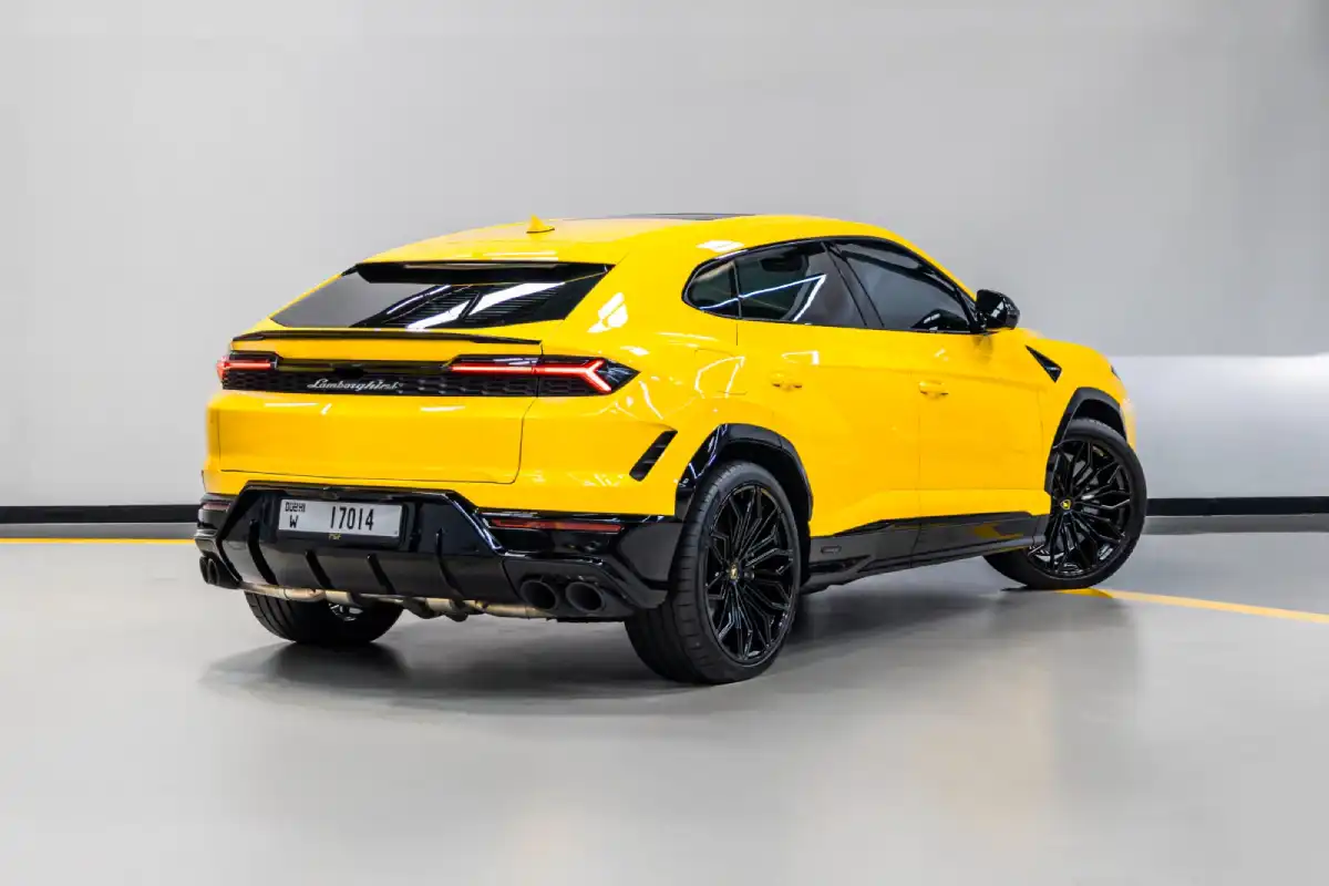Lamborghini Urus interior and exterior views - Image 3
