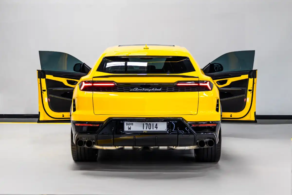 Lamborghini Urus interior and exterior views - Image 4