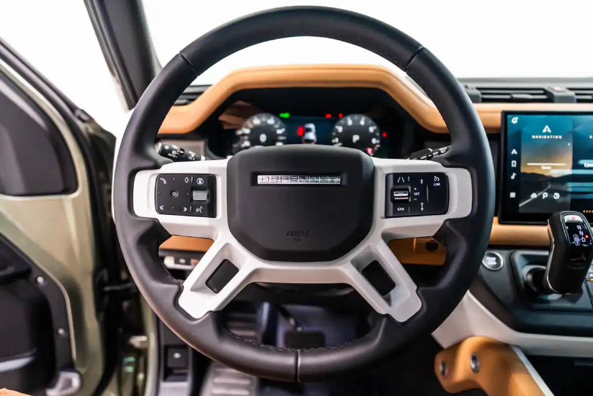 Land Rover Defender Octa V8 interior and exterior views - Image 5