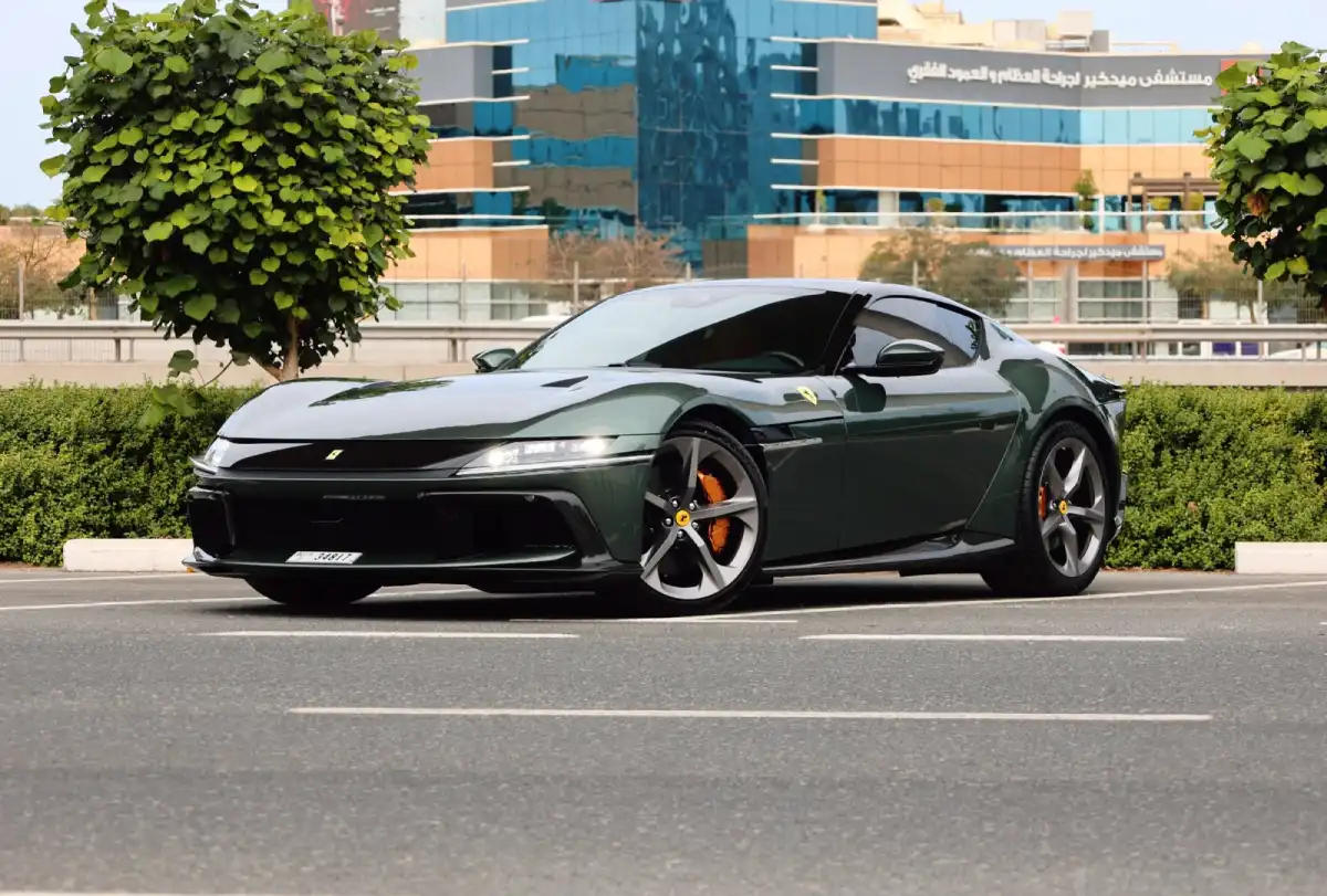 Rent Ferrari 12 Cilindri in Dubai