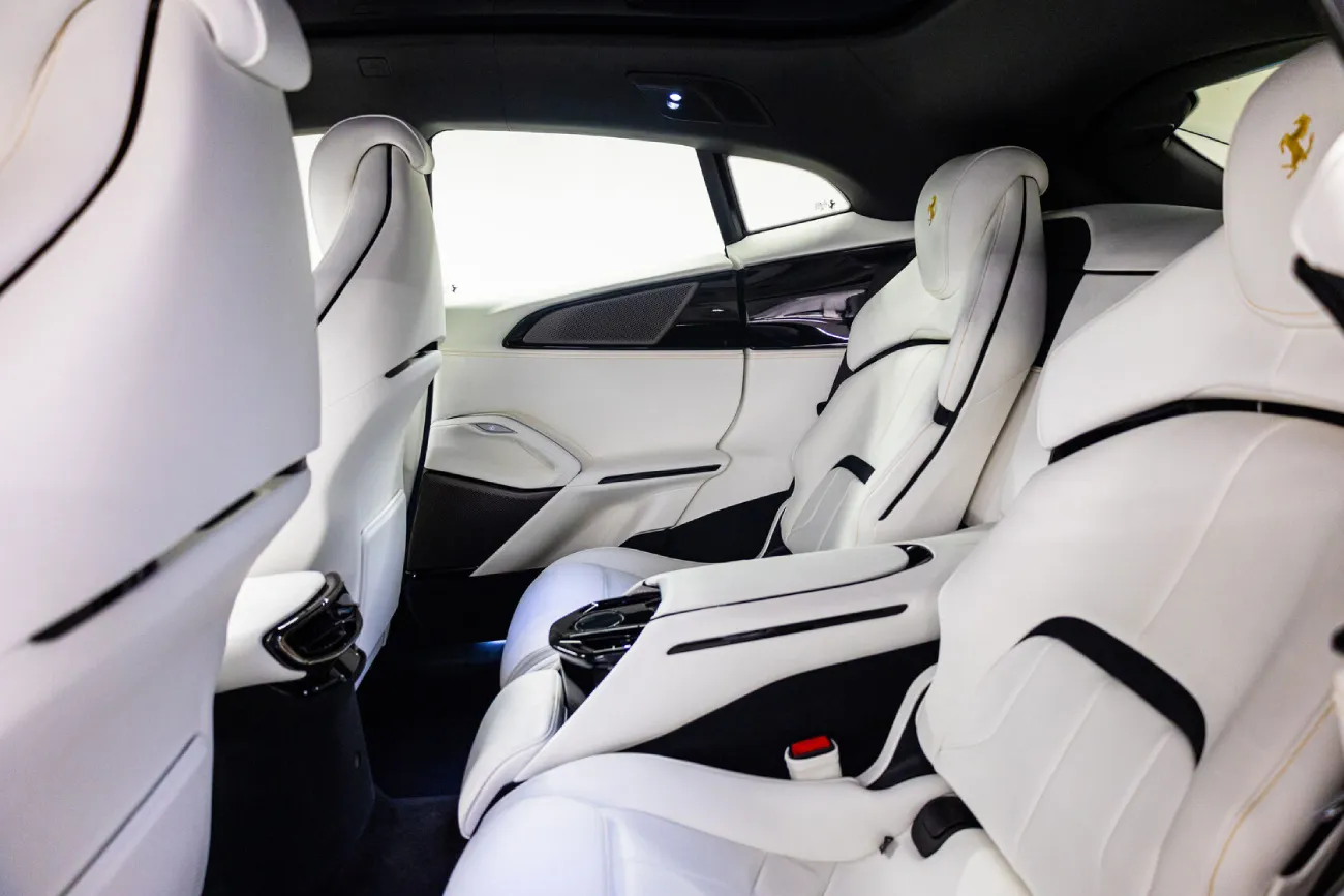 Ferrari Purosangue interior and exterior views - Image 9