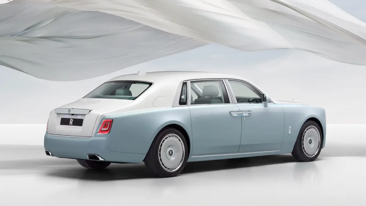 Rolls Royce Phantom interior and exterior views - Image 3