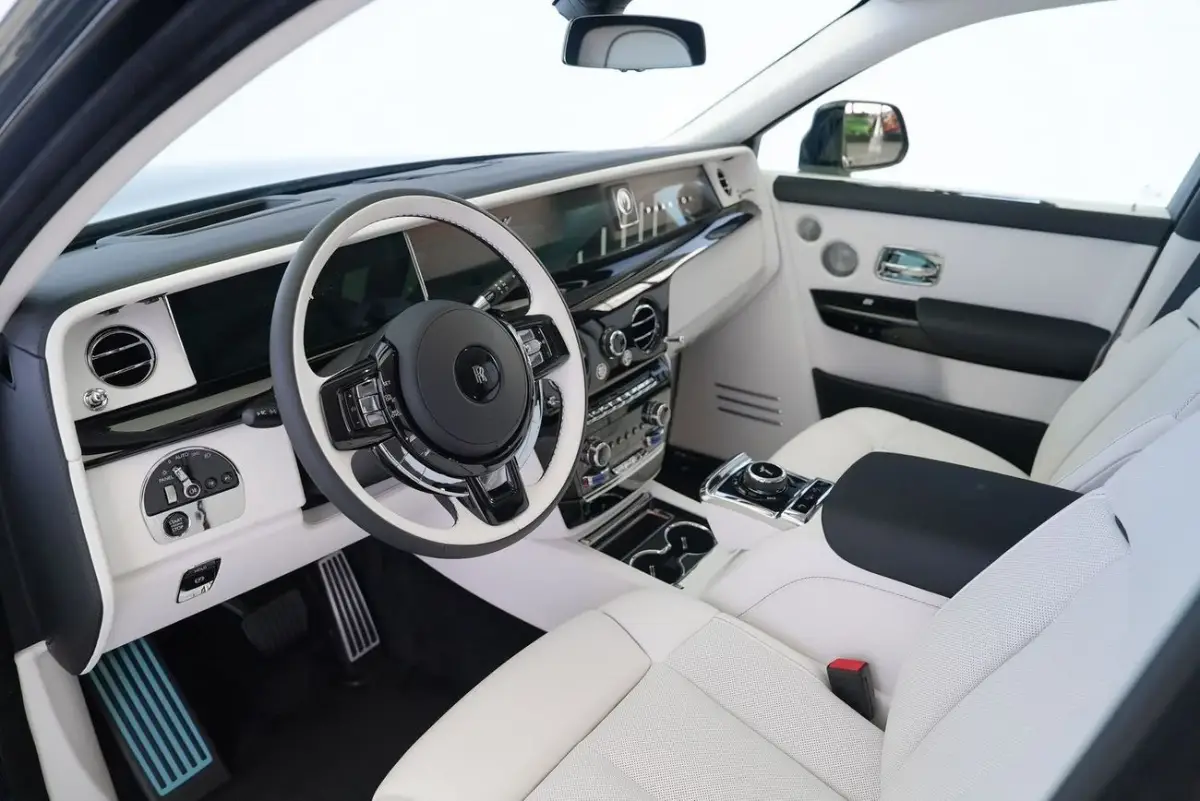 Rolls Royce Phantom interior and exterior views - Image 5