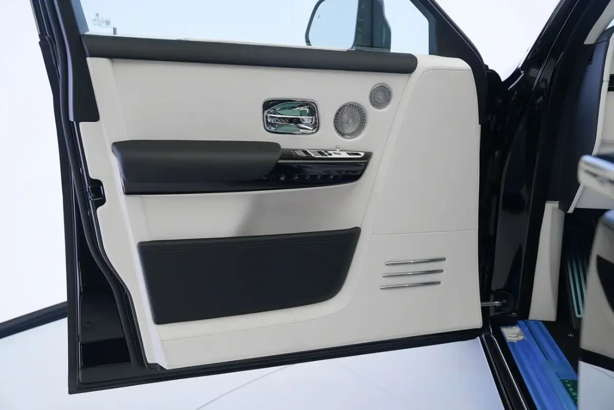Rolls Royce Phantom interior and exterior views - Image 7
