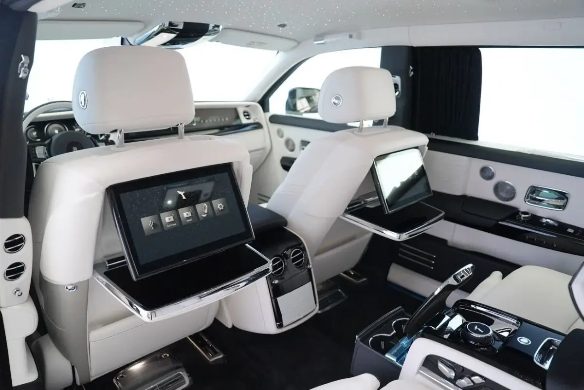 Rolls Royce Phantom interior and exterior views - Image 8