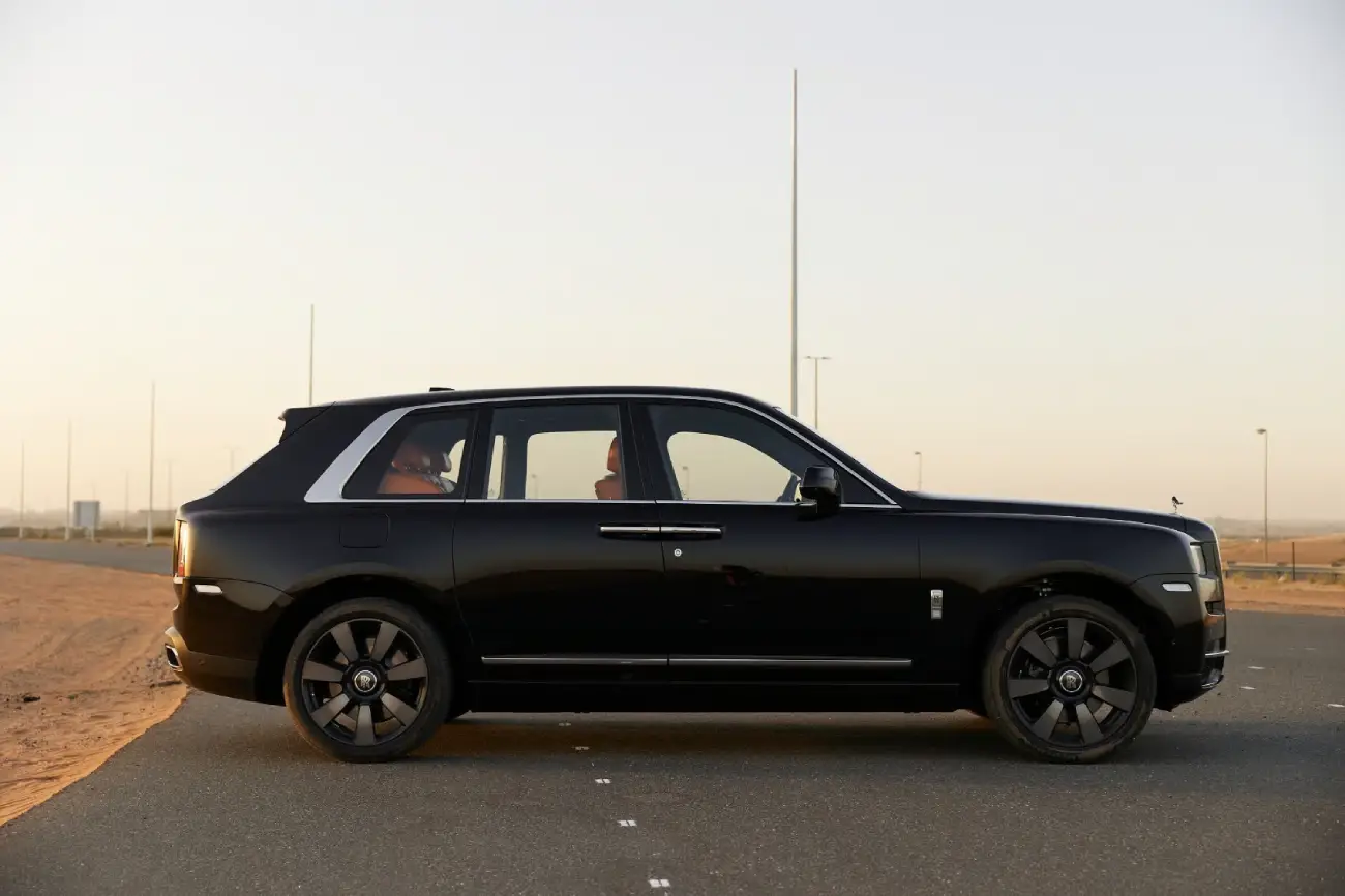 Rolls Royce Cullinan interior and exterior views - Image 1