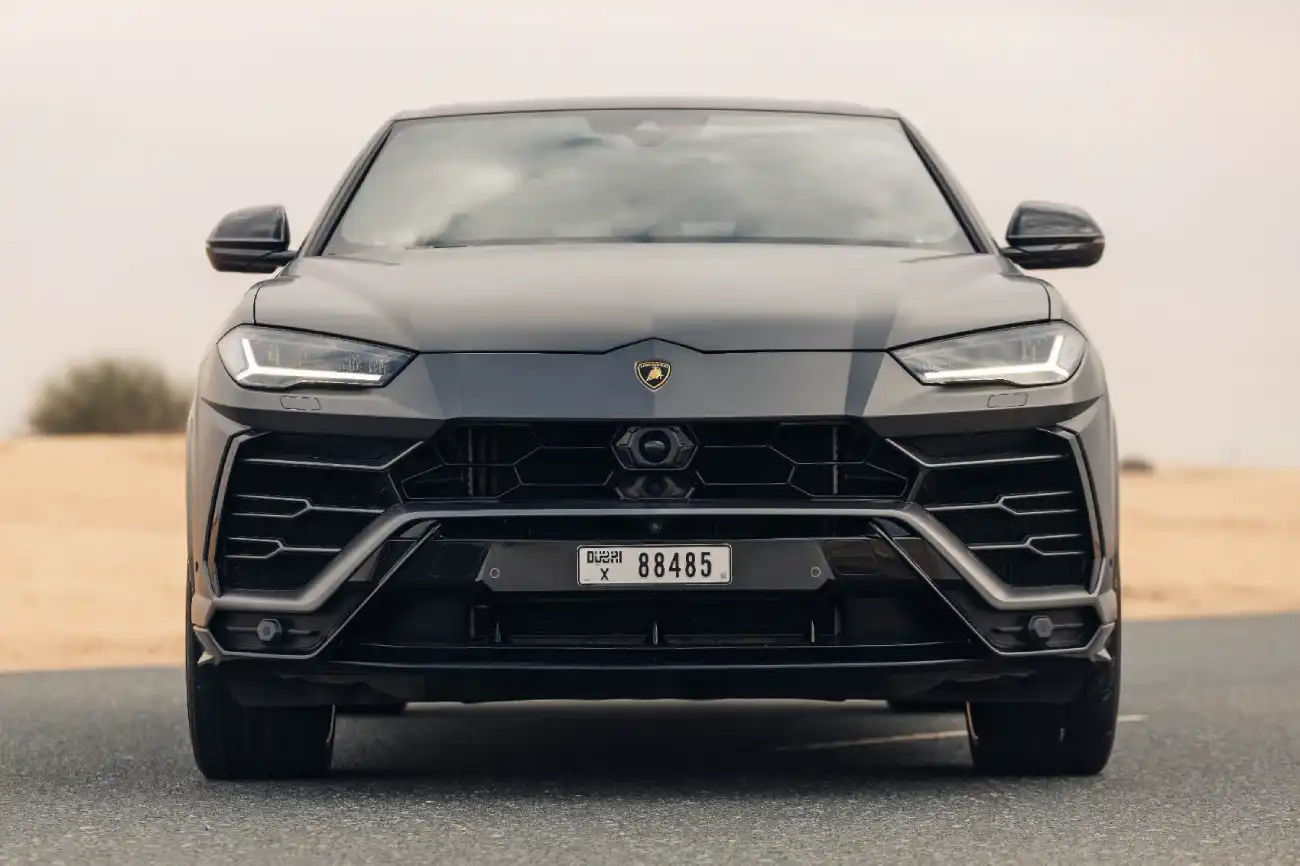 Lamborghini Urus interior and exterior views - Image 1