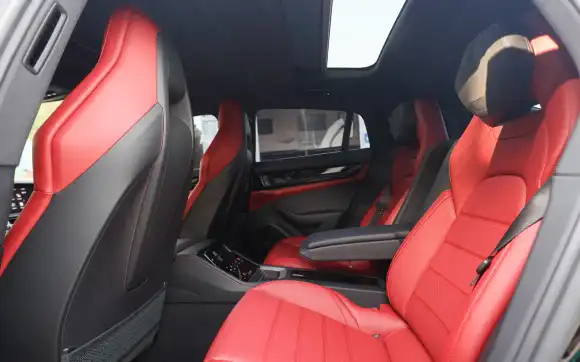 Porsche Panamera interior and exterior views - Image 6
