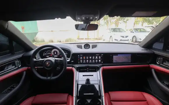 Porsche Panamera interior and exterior views - Image 5
