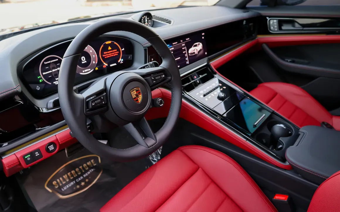 Porsche Panamera interior and exterior views - Image 5