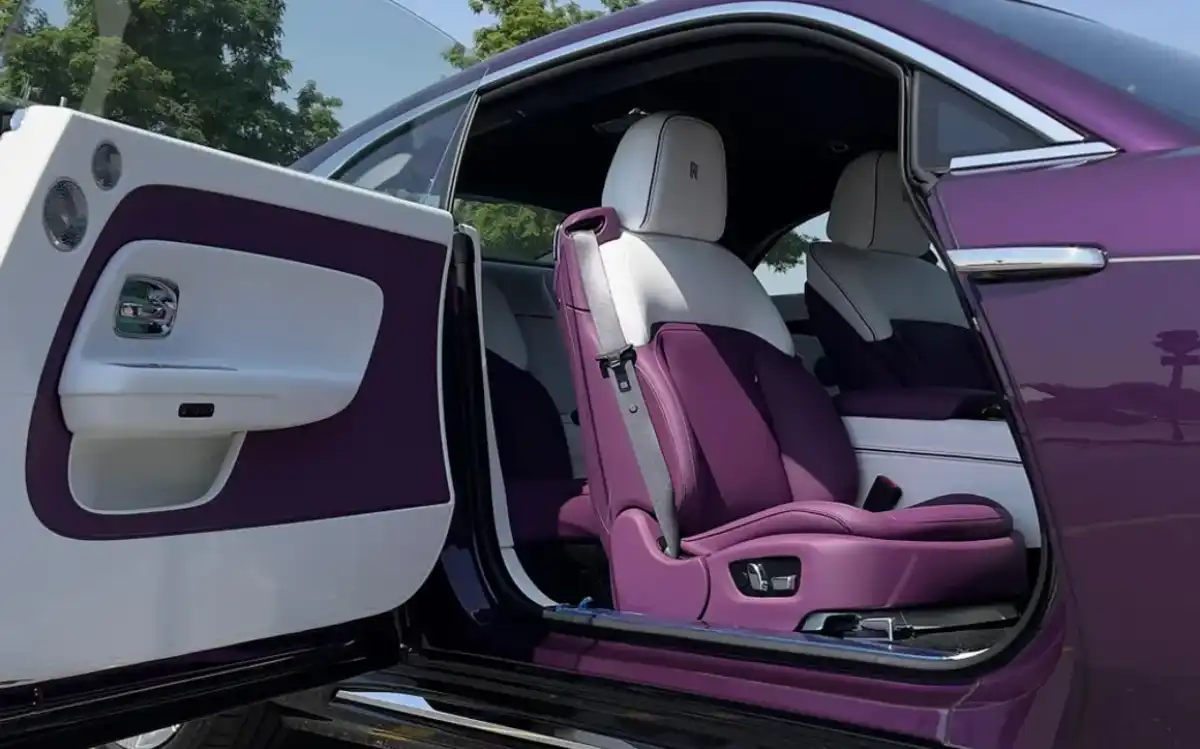 Rolls Royce Spectre interior and exterior views - Image 4