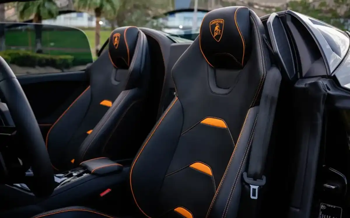 Lamborghini Huracan Evo Spyder interior and exterior views - Image 5