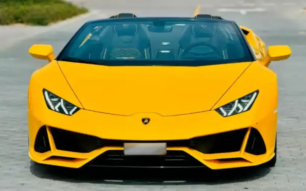 Lamborghini Huracan Evo Spyder interior and exterior views - Image 1