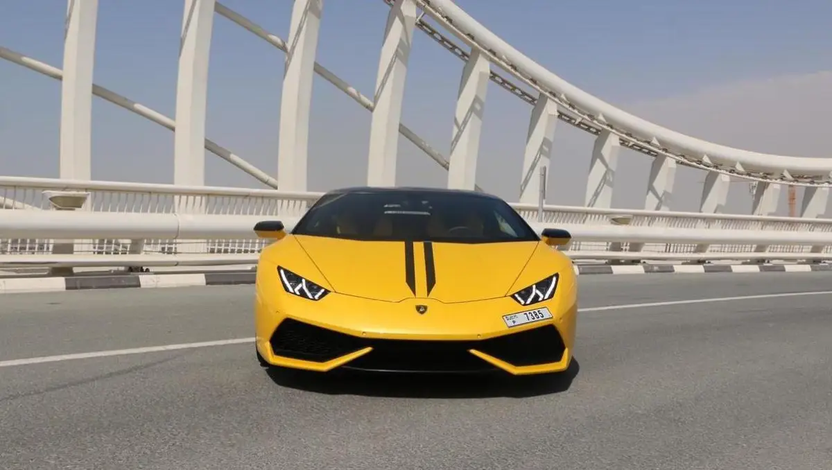 Lamborghini Huracan interior and exterior views - Image 2