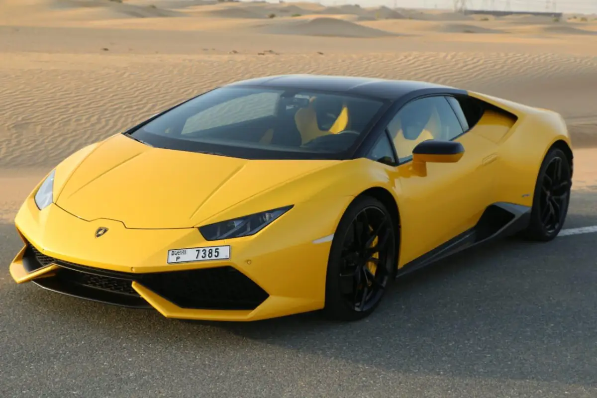 Lamborghini Huracan interior and exterior views - Image 1