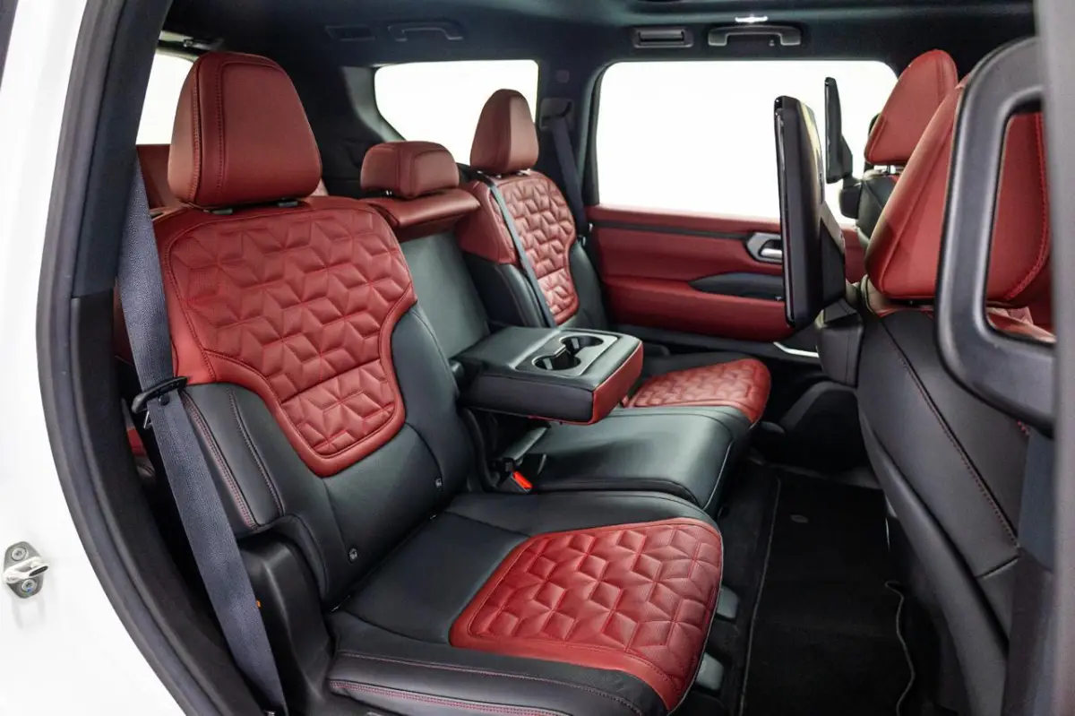 Nissan Patrol Platinum V8 interior and exterior views - Image 5