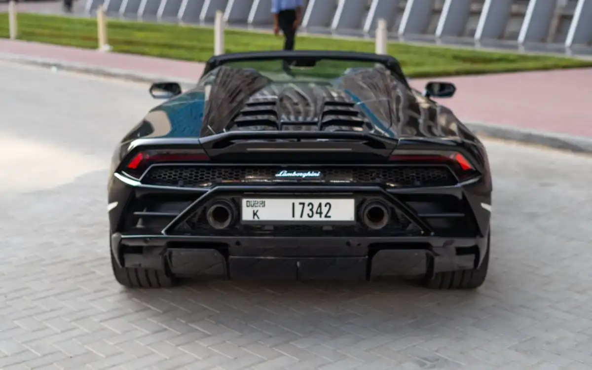 Lamborghini Huracan Evo Spyder interior and exterior views - Image 3