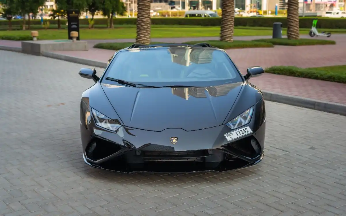 Lamborghini Huracan Evo Spyder interior and exterior views - Image 1