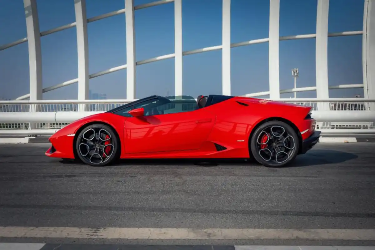 Lamborghini Huracan Spyder interior and exterior views - Image 2