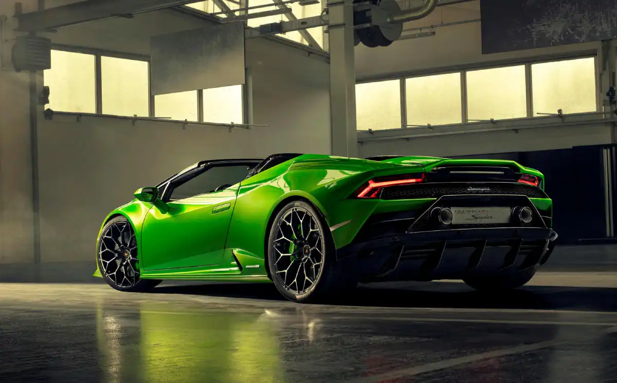 Lamborghini  EVO interior and exterior views - Image 2