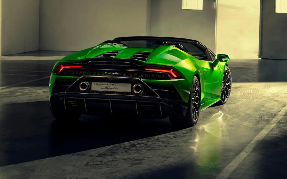 Lamborghini  EVO interior and exterior views - Image 4