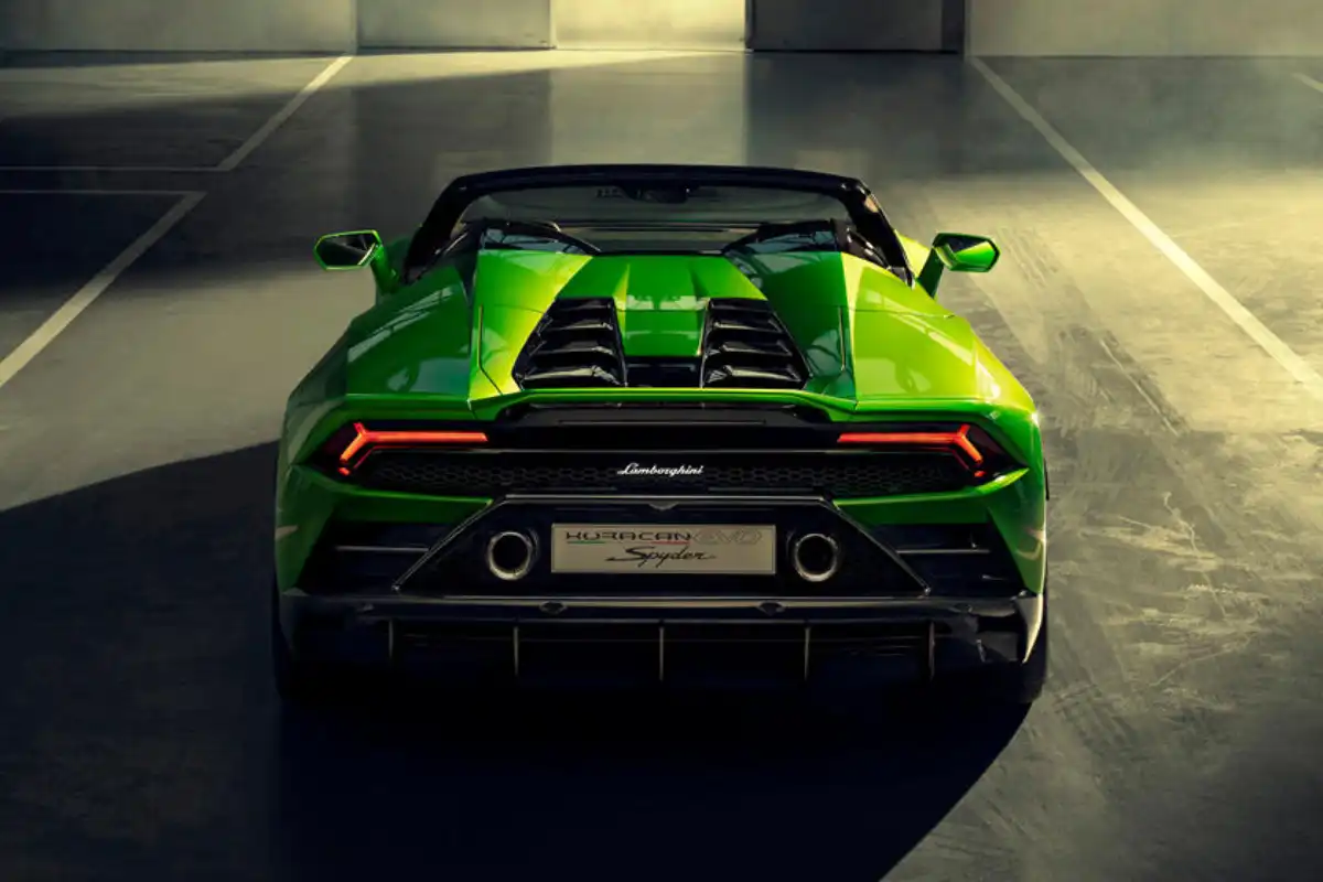 Lamborghini  EVO interior and exterior views - Image 3