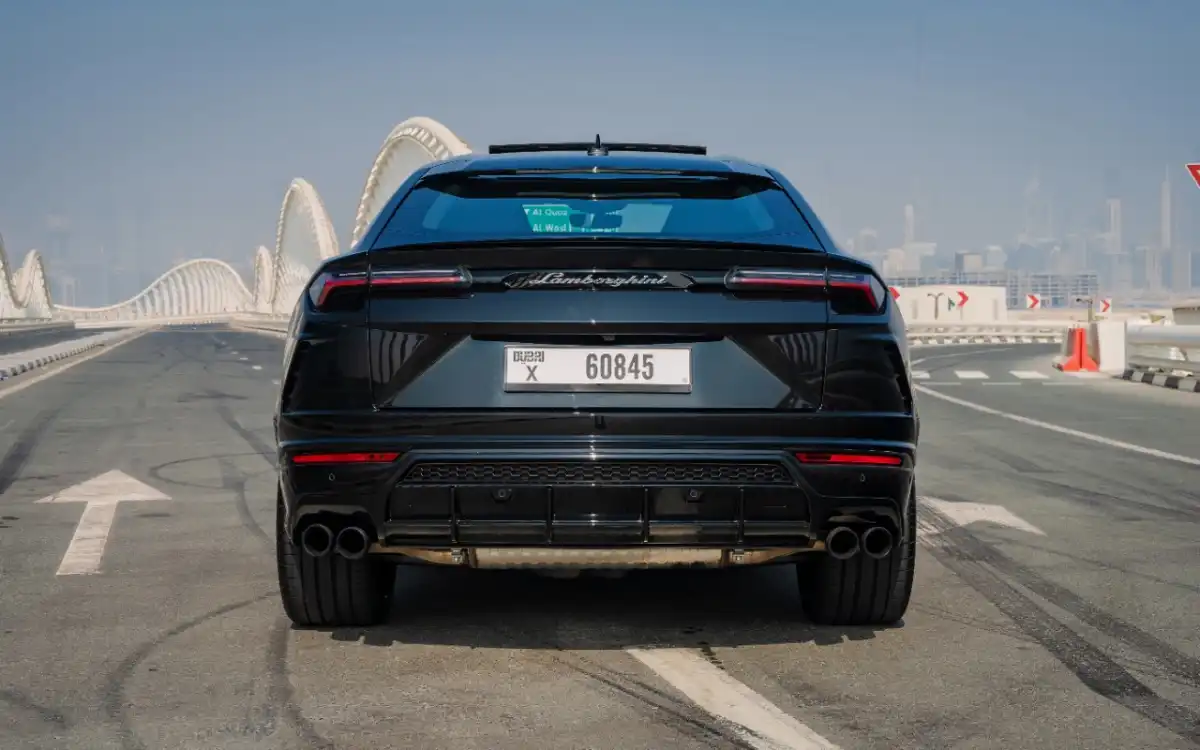 Lamborghini Urus interior and exterior views - Image 1